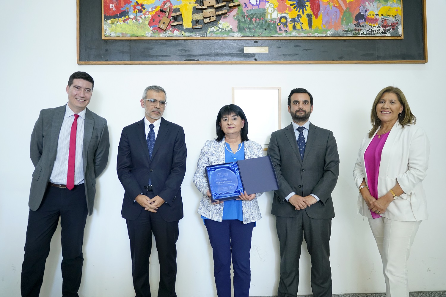 Abogada Paquita Cabrera recibe premio Adriana Olguin 2024 por su destacada trayectoria