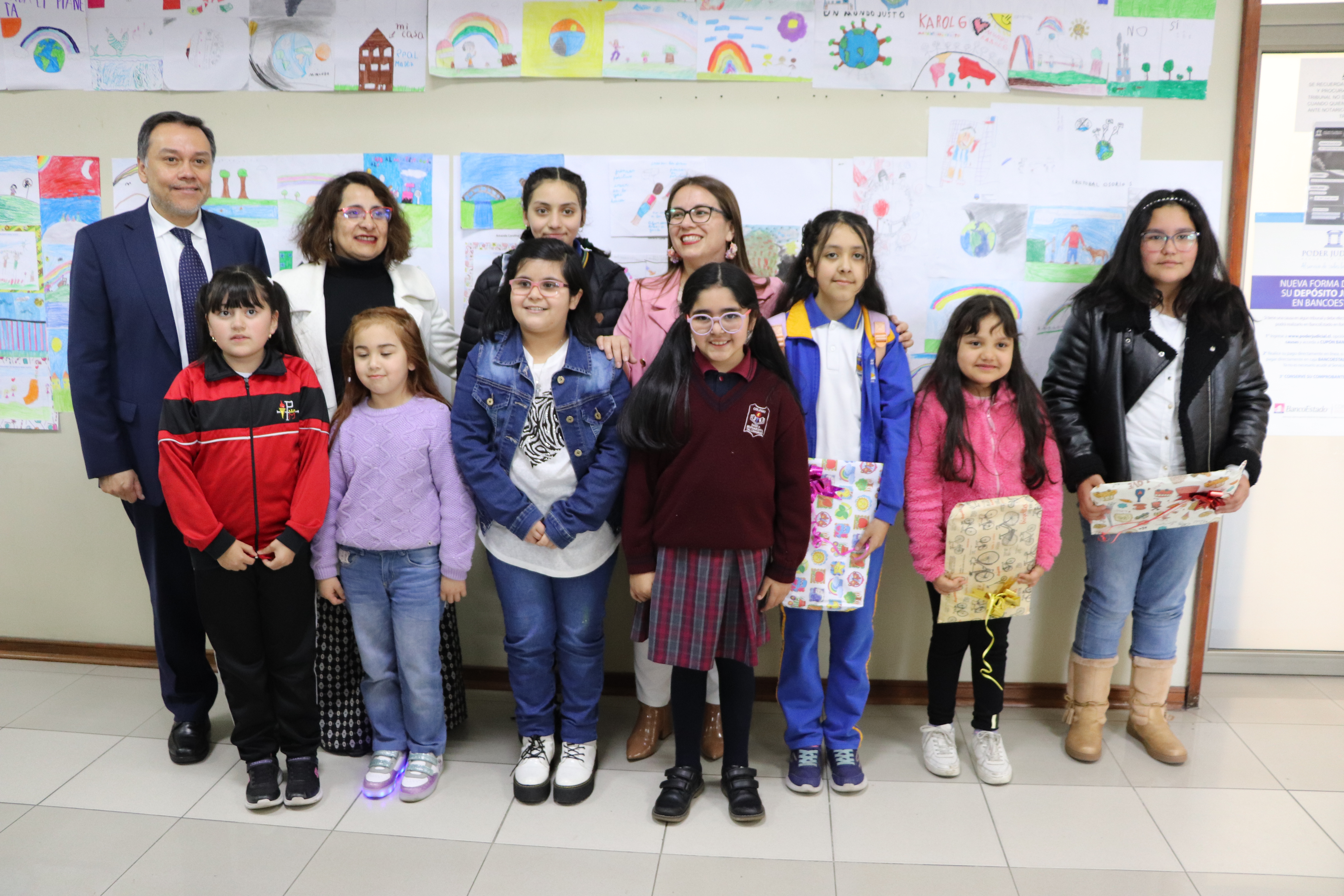 Dibujos para “Tu mundo feliz” fueron premiados en el Palacio de Tribunales de Concepción